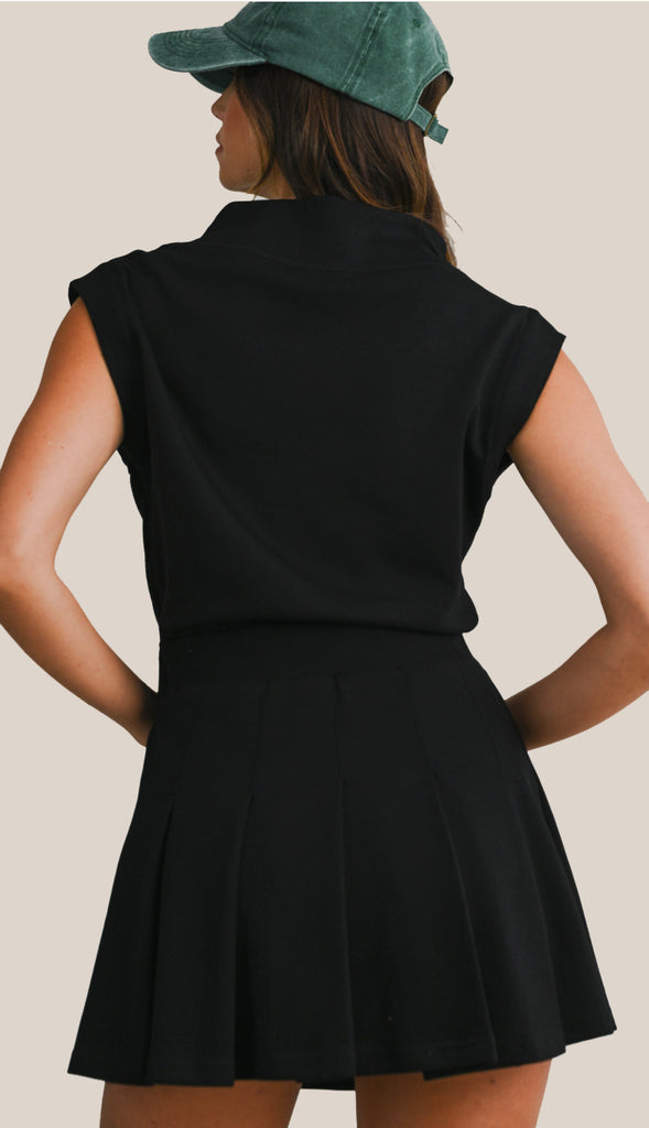 Nine And Wine Scuba Half Zip Up Pleated Romper- Black