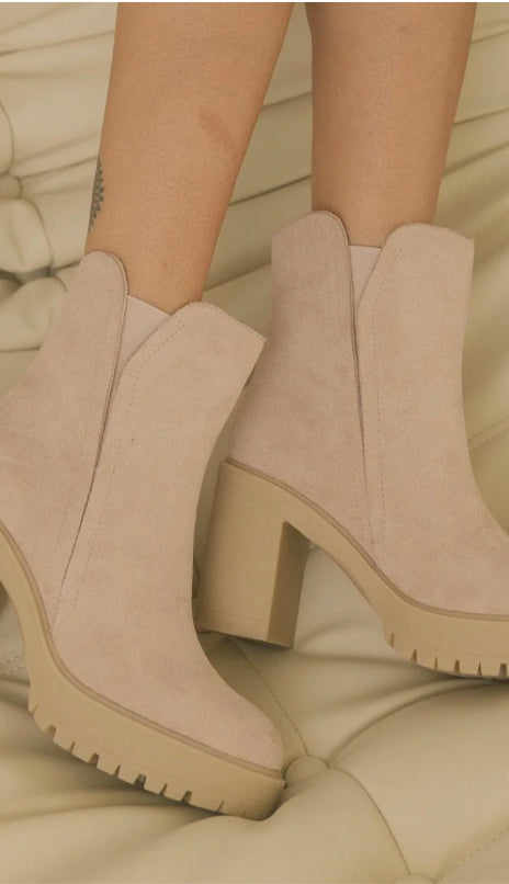 Abbie Chelsea Bootie- Cream